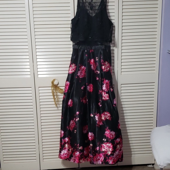 Floral attached two piece dress - Picture 4 of 6